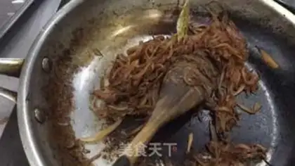 Make Onion cream soup with butter bread step 1