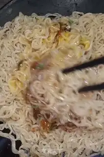 Make Spaghetti pizza step 2