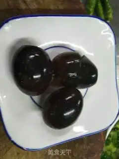 Make Cream peppers and eggs step 1