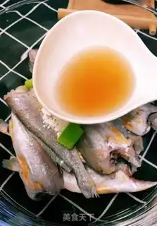 Make Dried and fried yellowfish step 2