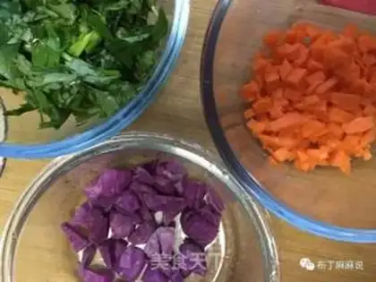 Make Three-color handmade noodles step 0