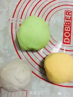Make Three-color handmade noodles step 3
