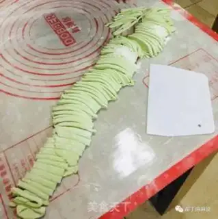 Make Three-color handmade noodles step 4