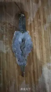 Make A garlic fan with a shrimp back step 2