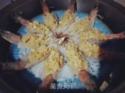 Make A garlic fan with a shrimp back step 6