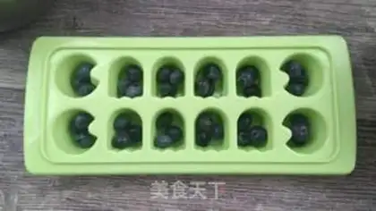 Make Blueberry bar ice step 1