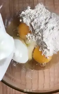 Make Yogurt pie step 3