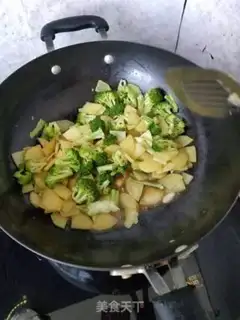 Make Potato chips and broccoli step 3