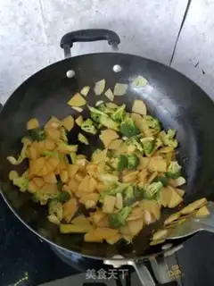 Make Potato chips and broccoli step 5