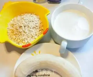 Make Banana milk oatmeal step 0