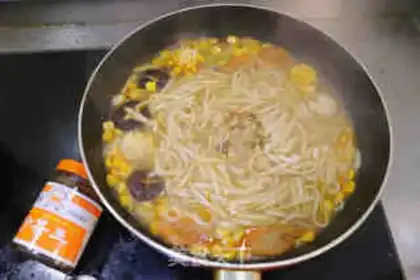 Make Sand noodles step 8