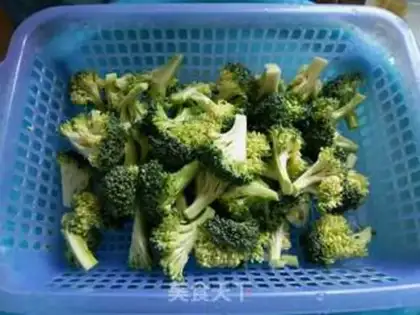 Make Fried broccoli step 0