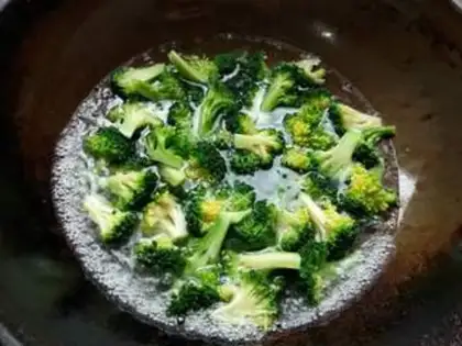 Make Fried broccoli step 2