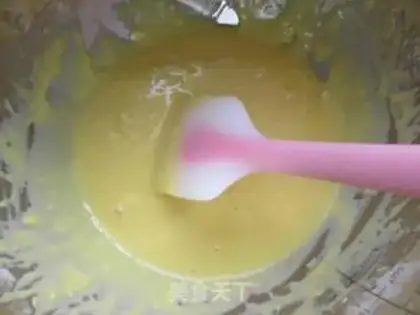 Make Freckle cream, eight inches cake step 1