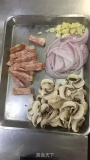 Make Butter mushroom bacon pasta step 1