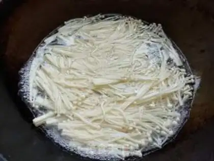 Make Frozen needle mushrooms step 1