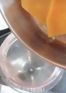 Make Pumpkin steamed eggs step 1