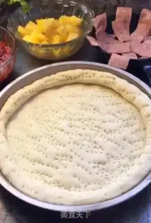 Make Hawaiian pizza step 2
