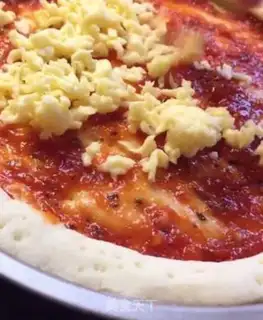 Make Hawaiian pizza step 4
