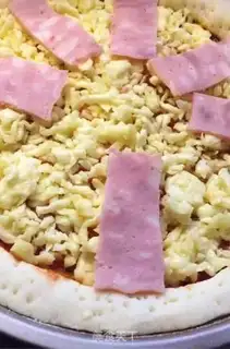 Make Hawaiian pizza step 5