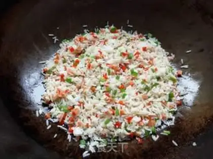 Make Twin pepper ham and egg fried rice step 4