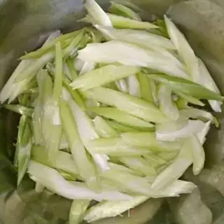 Make Celery beef step 1