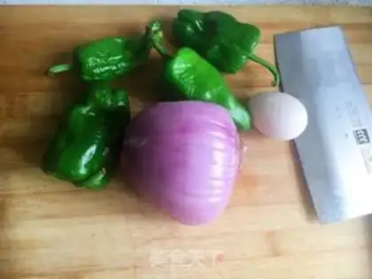 Make Onion pepper fried eggs step 0