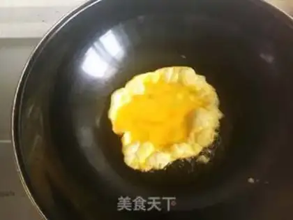 Make Onion pepper fried eggs step 2