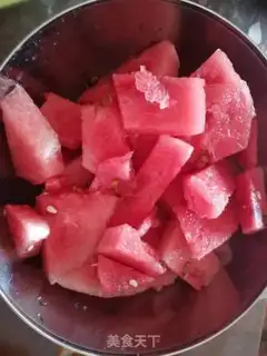 Make Watermelon popsicles step 1