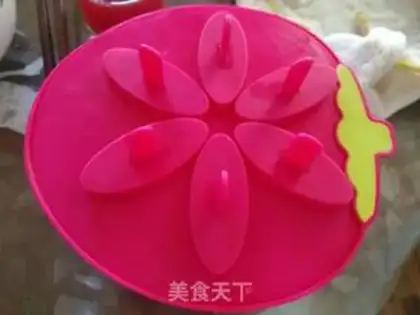 Make Watermelon popsicles step 7