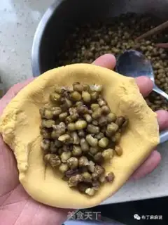 Make A pumpkin step 2