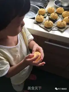 Make A pumpkin step 3