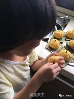 Make A pumpkin step 4