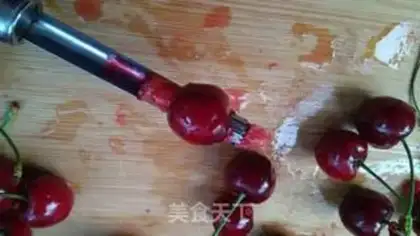 Make Tomato cherry juice step 1