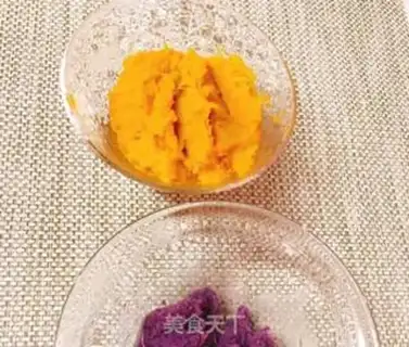 Make Milk rainbow cake step 1