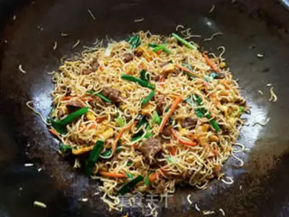 Make Black pepper omelet noodles step 8