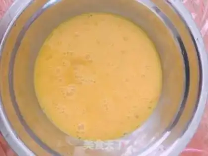 Make Onion fried eggs step 1
