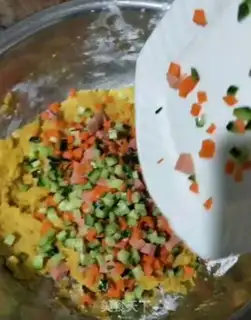 Make Watermelon vegetable pie step 2