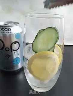 Make cucumber lemon bubble water step 2