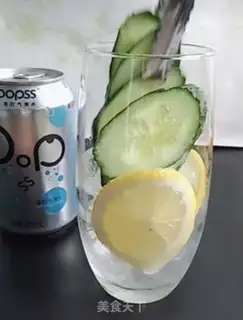 Make cucumber lemon bubble water step 3