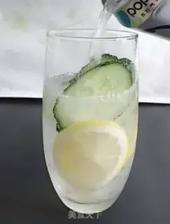 Make cucumber lemon bubble water step 6