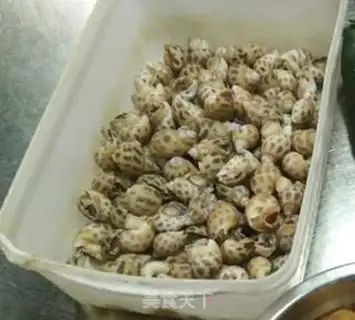 Make Mustard ice snails step 1