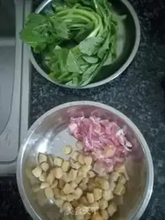 Make Porridge of dried pork step 0