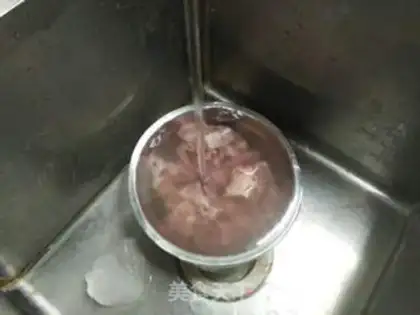 Make Goldmelon powdered ribs step 1
