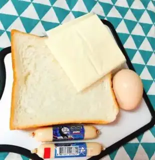 Make Toast pine rolls step 0
