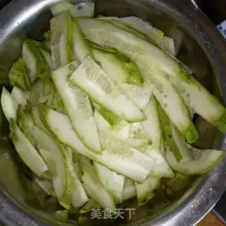 Make cucumber roller step 1