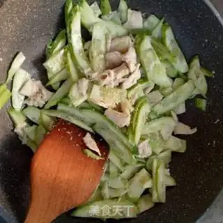 Make cucumber roller step 5