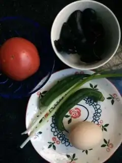 Make Autumn tomato egg soup step 0