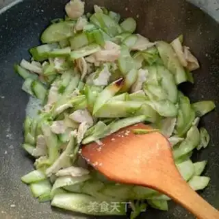 Make cucumber roller step 6