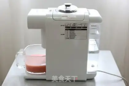 Make The pink lady with the strawberries step 4